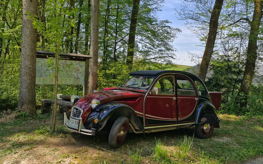 Pohod ljubiteljev Citroënovih starodobnikov